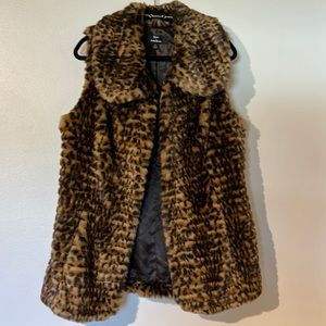 Dennis Basso Faux Fur Vest, size M, super soft & warm, never worn!